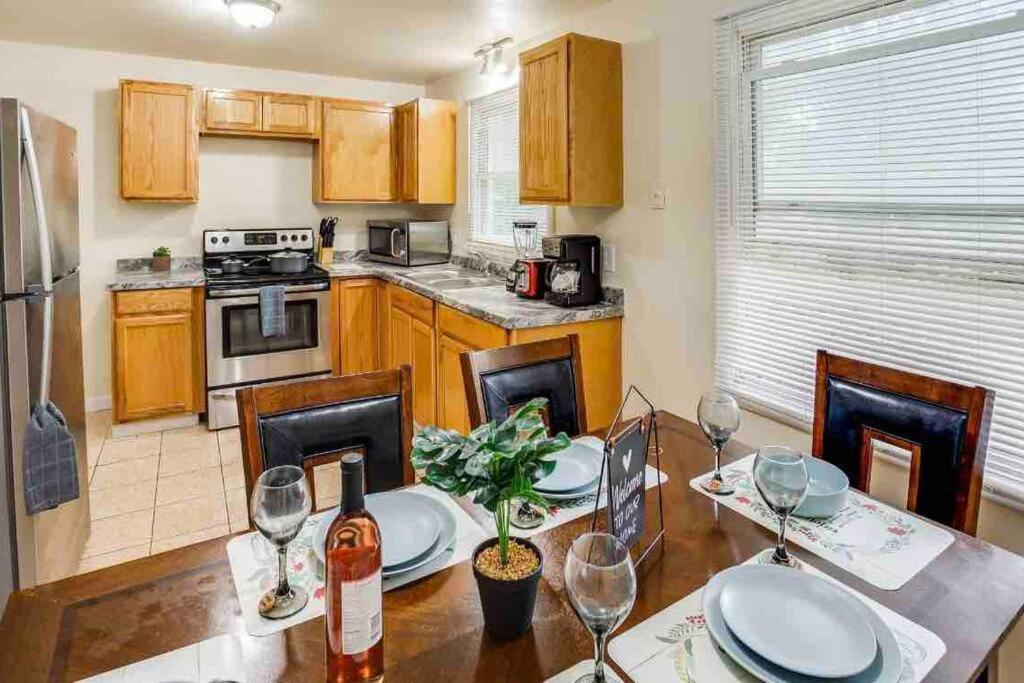 Villa {Hot Tub In Ranch} Mins To Airport/Uofr/Strng/Dwtn Rochester Exterior foto