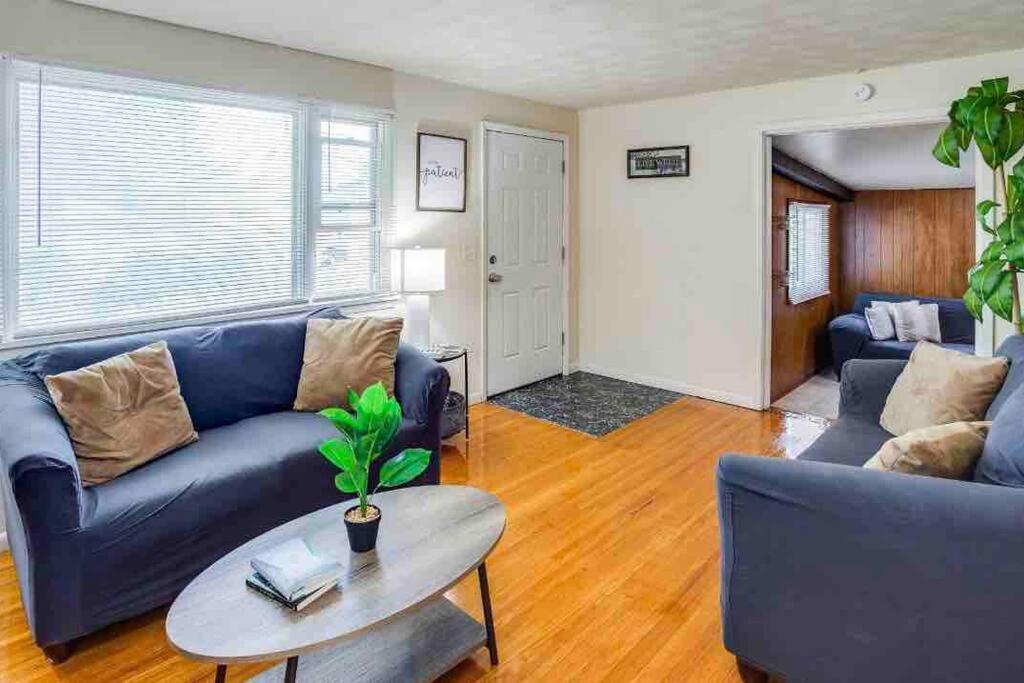 Villa {Hot Tub In Ranch} Mins To Airport/Uofr/Strng/Dwtn Rochester Exterior foto