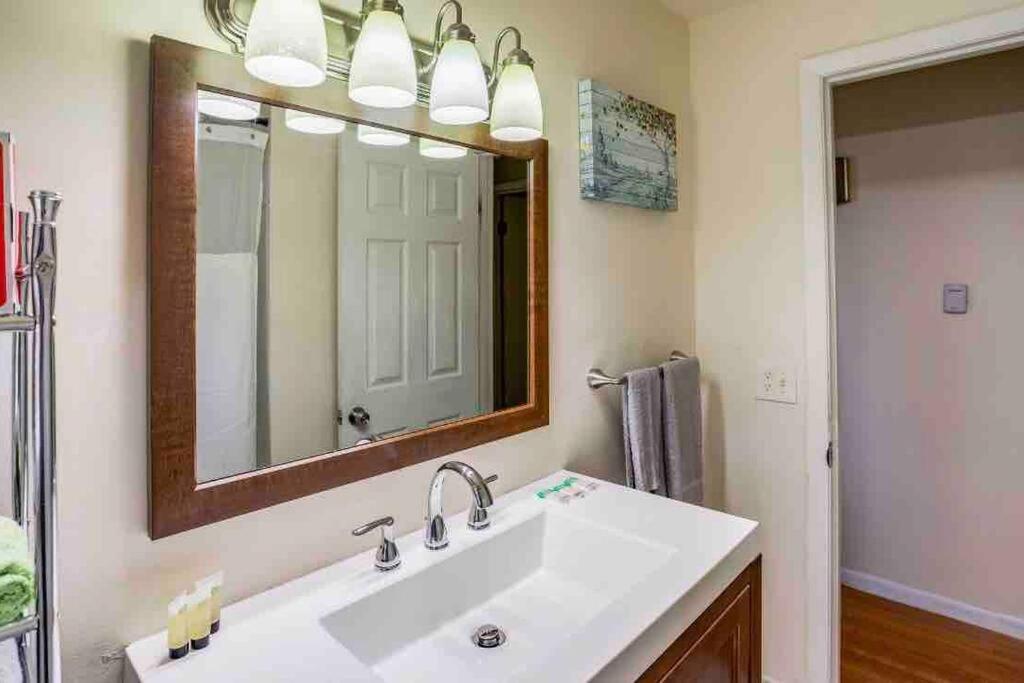 Villa {Hot Tub In Ranch} Mins To Airport/Uofr/Strng/Dwtn Rochester Exterior foto