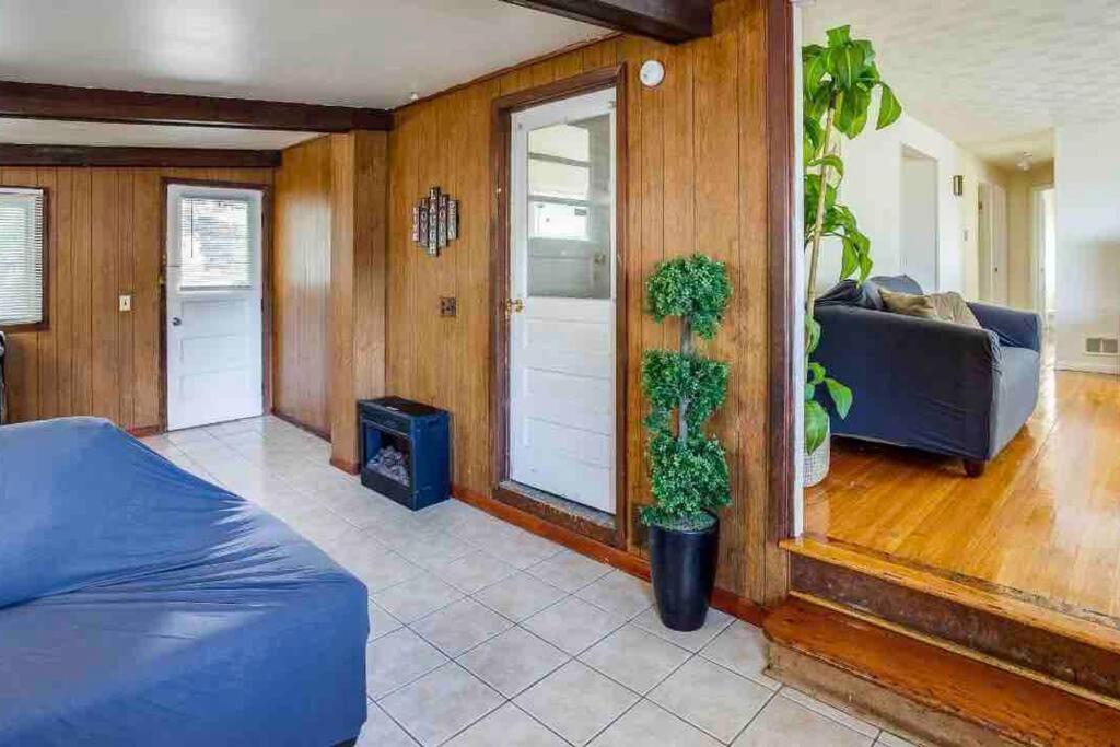 Villa {Hot Tub In Ranch} Mins To Airport/Uofr/Strng/Dwtn Rochester Exterior foto